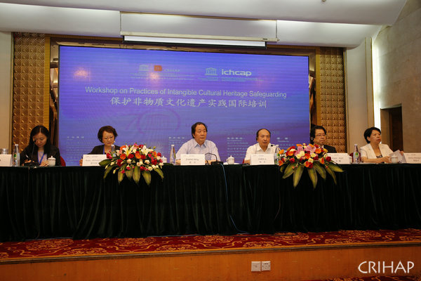 “保護(hù)非物質(zhì)文化遺產(chǎn)國(guó)際培訓(xùn)及中國(guó)福建木偶戲在亞太地區(qū)的傳播交流推廣”在福建省泉州市舉辦