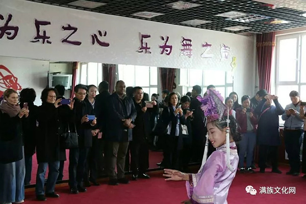 聯(lián)合國教科文組織參觀考察滿族小學