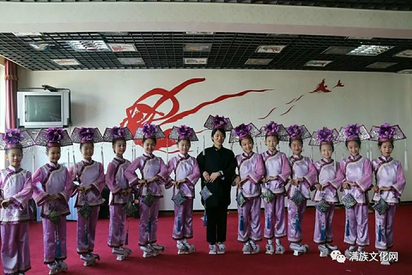 聯(lián)合國教科文組織參觀考察滿族小學