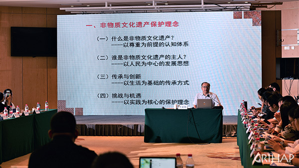 亞太中心在上海舉辦“中國(guó)非遺傳承人群研修研習(xí)培訓(xùn)計(jì)劃師資交流活動(dòng)暨高校培訓(xùn)班”