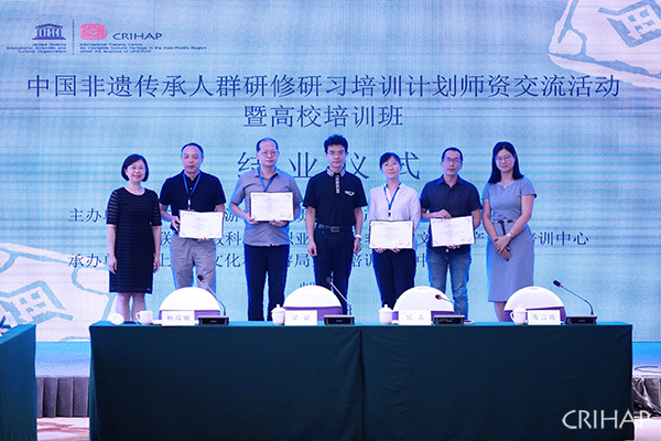 亞太中心在上海舉辦“中國非遺傳承人群研修研習(xí)培訓(xùn)計(jì)劃師資交流活動暨高校培訓(xùn)班”